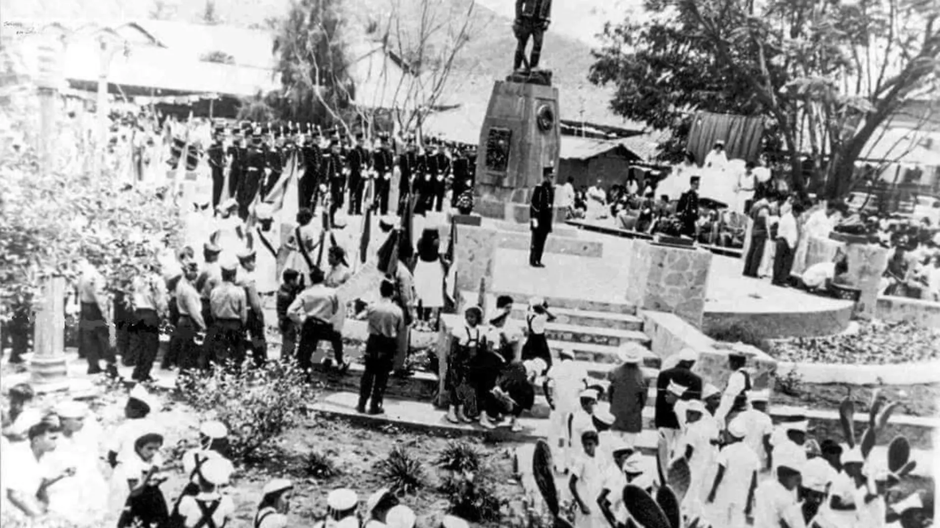 Homenaje a Tata Gildo con cadetes del Colegio Militar, archivo de RSL